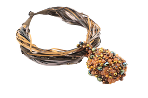 Collana torchon con fasce di ecopelle sottili e perle bronzo
