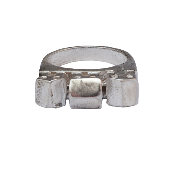 Anello in argento 925 realizzato attraverso la tecnica della cera persa