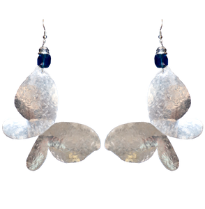 Orecchini farfalla speculari in lamiera di alluminio battuto con cristalli