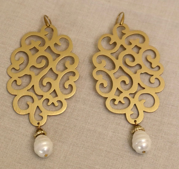 QUARTIERI Orecchini pendenti in alluminio dorato con rosa e cristalli