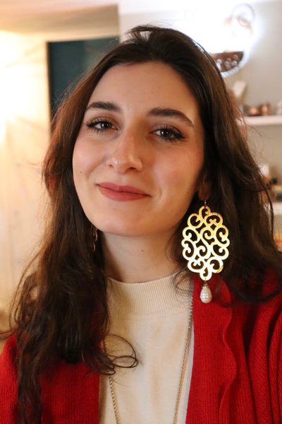 QUARTIERI Orecchini pendenti in alluminio dorato con rosa e cristalli