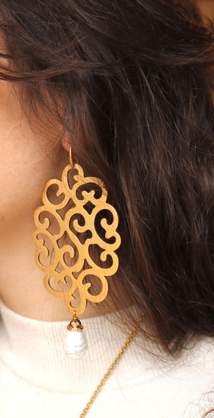 QUARTIERI Orecchini pendenti in alluminio dorato con rosa e cristalli