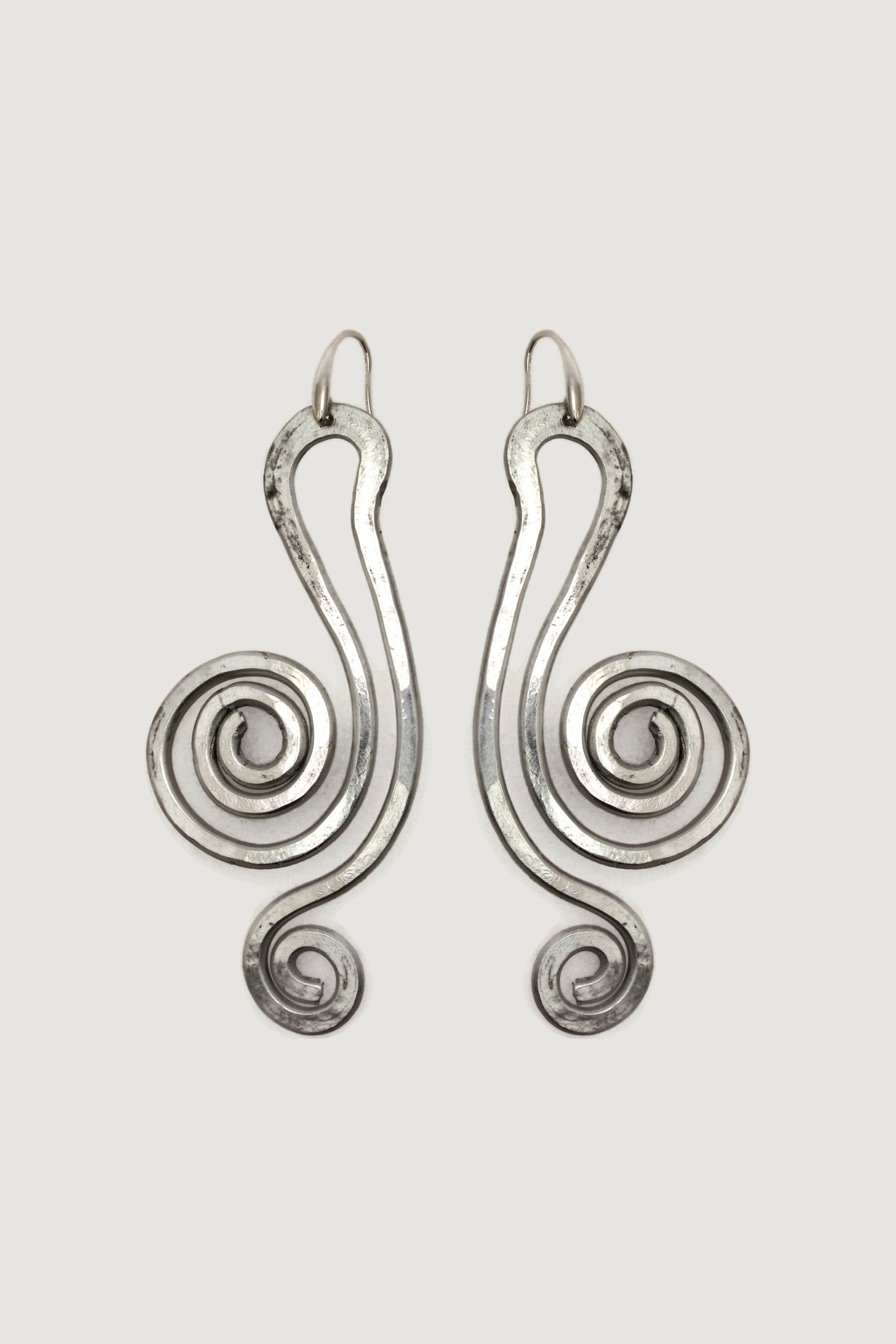 QUARTIERI Orecchini Klimt speculari, alluminio argentato ultraleggero