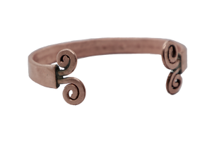 QUARTIERI Bracciale rigido in rame battuto con spirali saldate