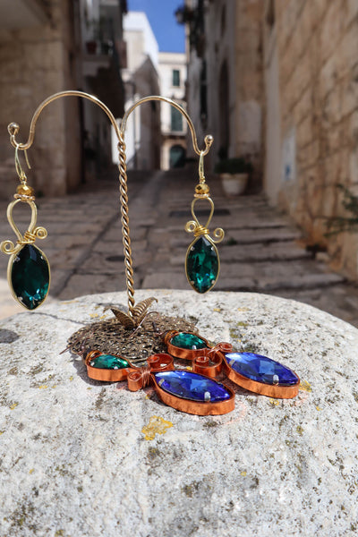 QUARTIERI Orecchini Liberty con cristalli blu e verdi