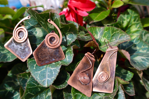 QUARTIERI Orecchini Tribal speculari in Rame