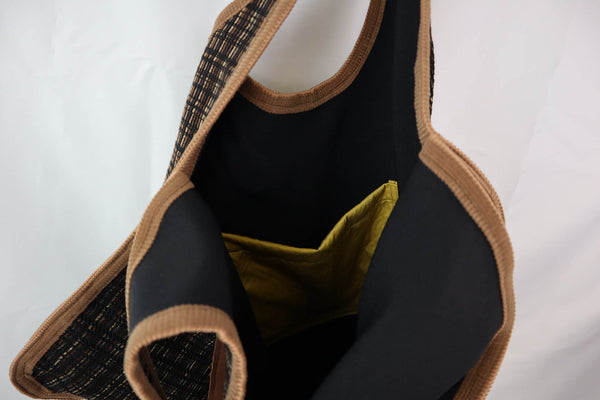 QUARTIERI Borsa in tessuto dai toni neri, cuoio e grigi, cucita a mano