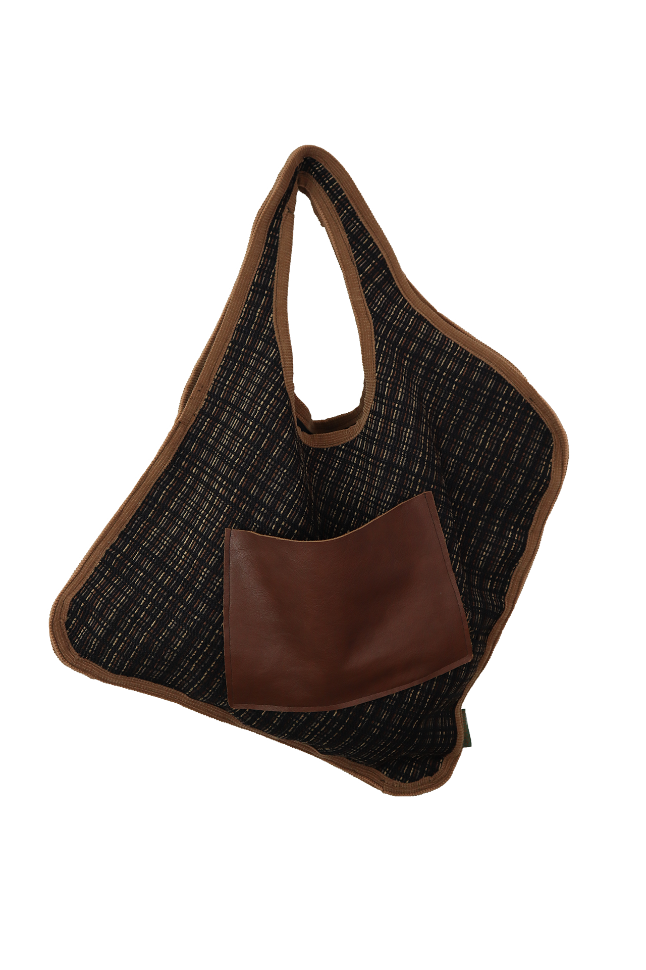 QUARTIERI Borsa in tessuto dai toni neri, cuoio e grigi, cucita a mano