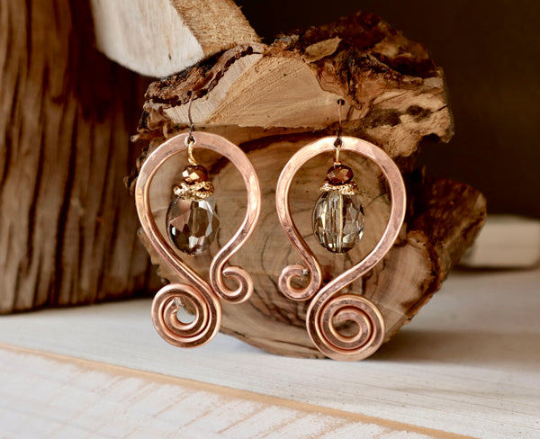 Orecchini Klimt speculari, alluminio bronzo rosa e cristalli