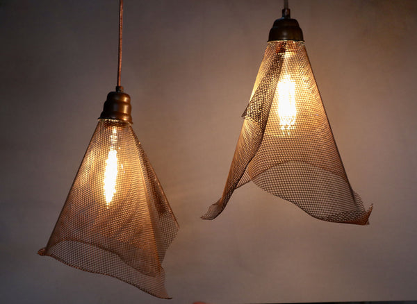 Lampada a sospensione con rete di rame