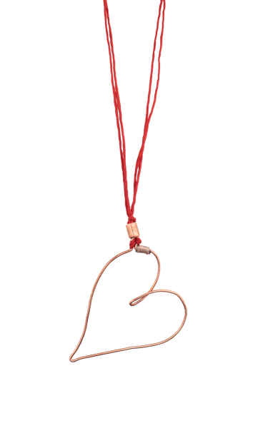 Collana con pendente in varie forme e filo di seta in tre colorazioni