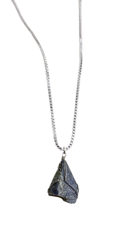 Collana lunga in alluminio argentato e pendente