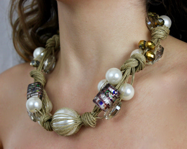 QUARTIERI Vintage Collana in materiali naturale, murano, lino grezzo, cristalli, 43cm
